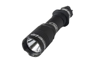 Фонарь Armytek Dobermann / XP-L HI Теплый / 930 лм / 5°:40° / 1×18650 или 2xCR123A