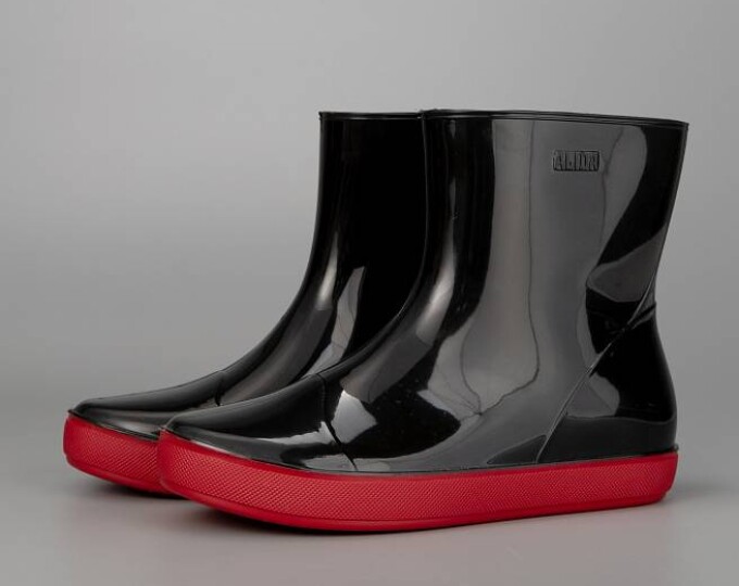 Полусапожки Nordman «Alida» (ПВХ, черные с красной подошвой) - изображение 1